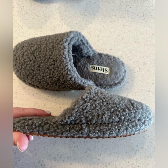 Stems Sherpa Slippers - Picture 7 of 8